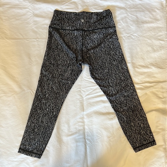 New Lululemon Wunder Under Crop High-Rise *21"
Luon Suited Jacquard Black White - Picture 5 of 9